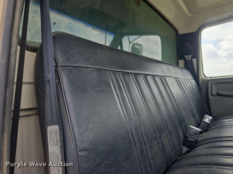 image for item DO7924 1998 Ford F700 dump truck