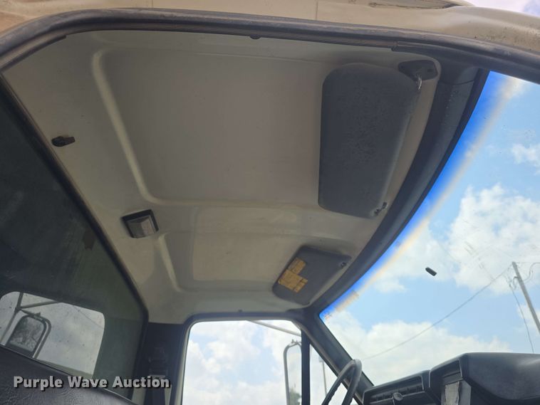 image for item DO7924 1998 Ford F700 dump truck