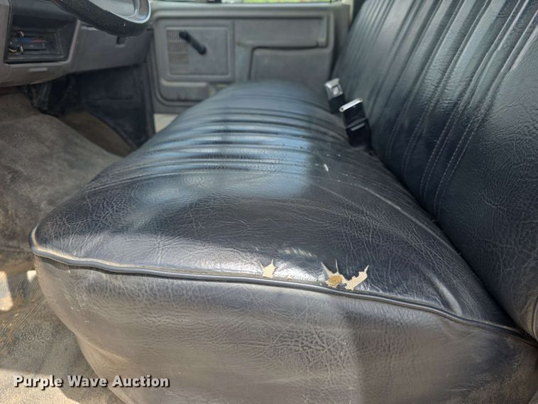 image for item DO7924 1998 Ford F700 dump truck