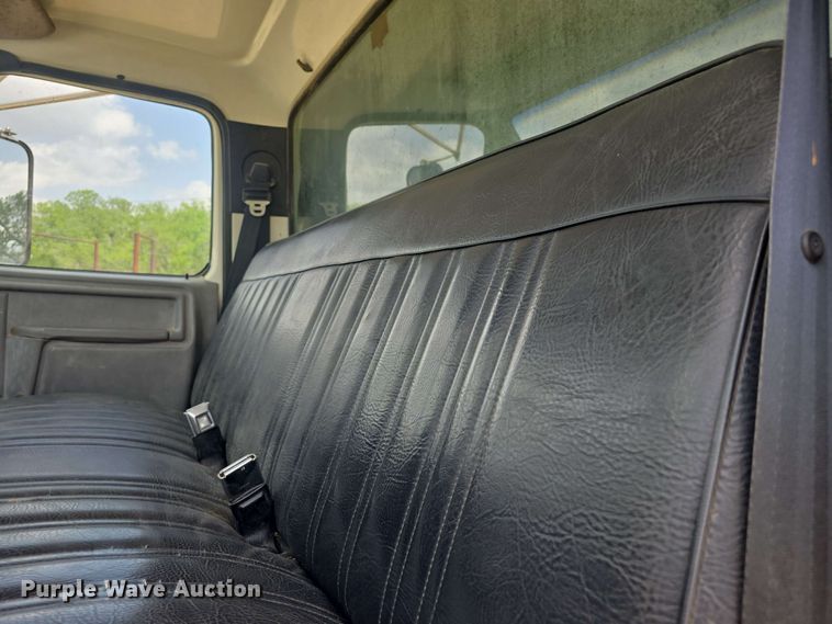 image for item DO7924 1998 Ford F700 dump truck