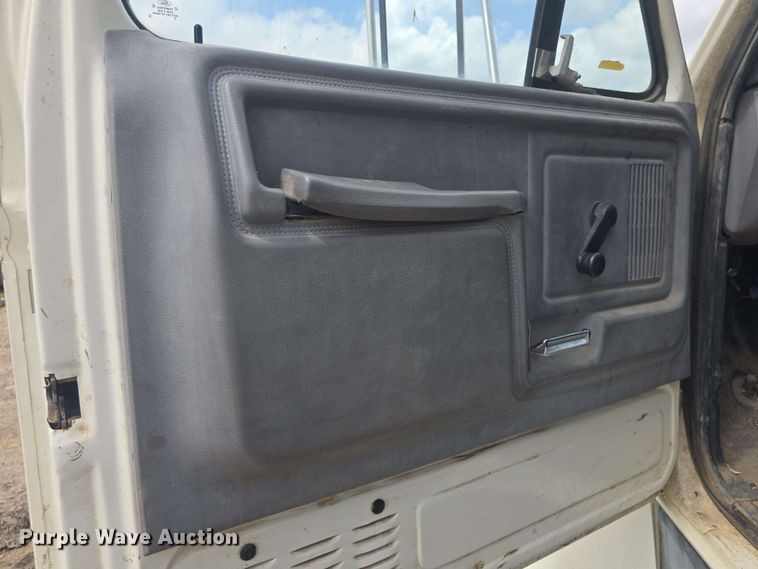 image for item DO7924 1998 Ford F700 dump truck