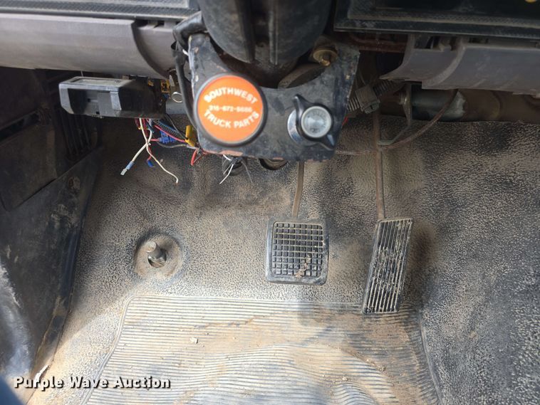 image for item DO7924 1998 Ford F700 dump truck