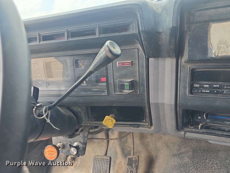 image for item DO7924 1998 Ford F700 dump truck