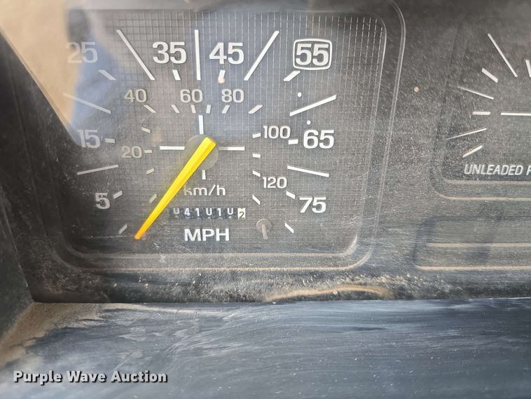 image for item DO7924 1998 Ford F700 dump truck