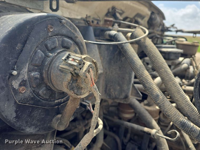 image for item DO7924 1998 Ford F700 dump truck