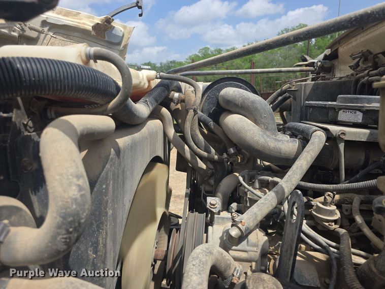 image for item DO7924 1998 Ford F700 dump truck