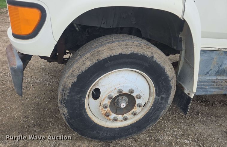 image for item DO7924 1998 Ford F700 dump truck