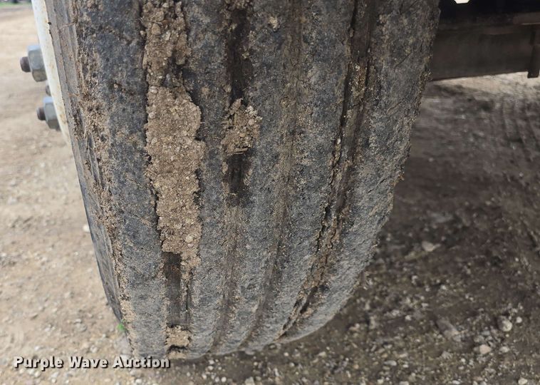 image for item DO7924 1998 Ford F700 dump truck