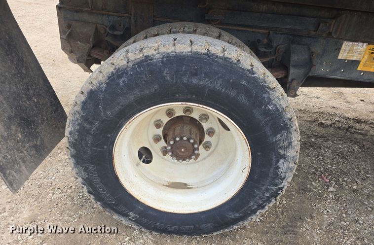 image for item DO7924 1998 Ford F700 dump truck