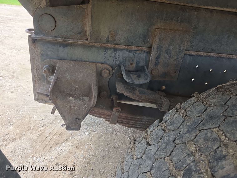 image for item DO7924 1998 Ford F700 dump truck