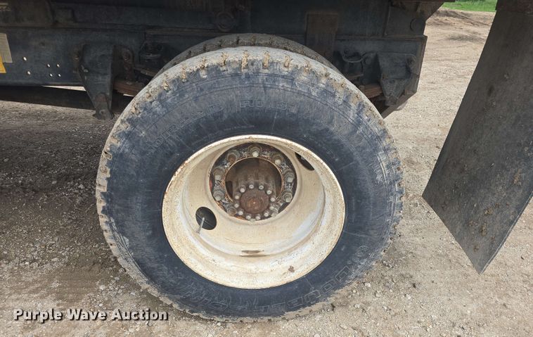 image for item DO7924 1998 Ford F700 dump truck