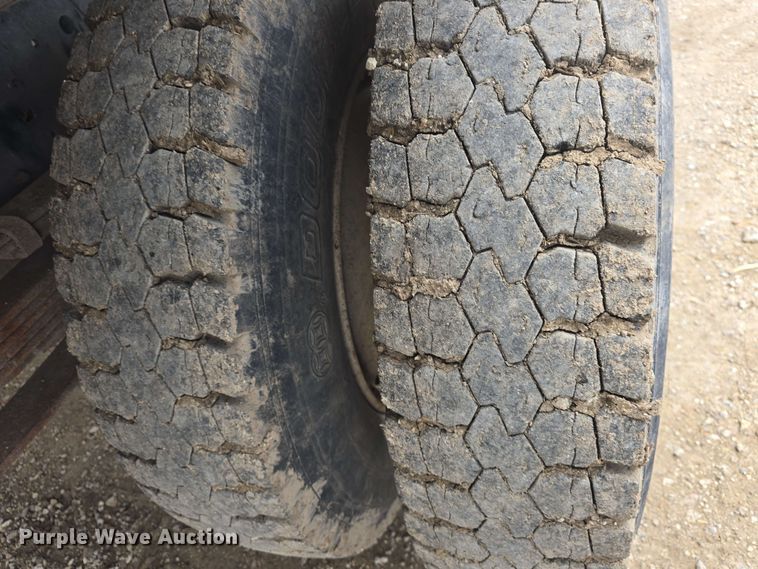 image for item DO7924 1998 Ford F700 dump truck