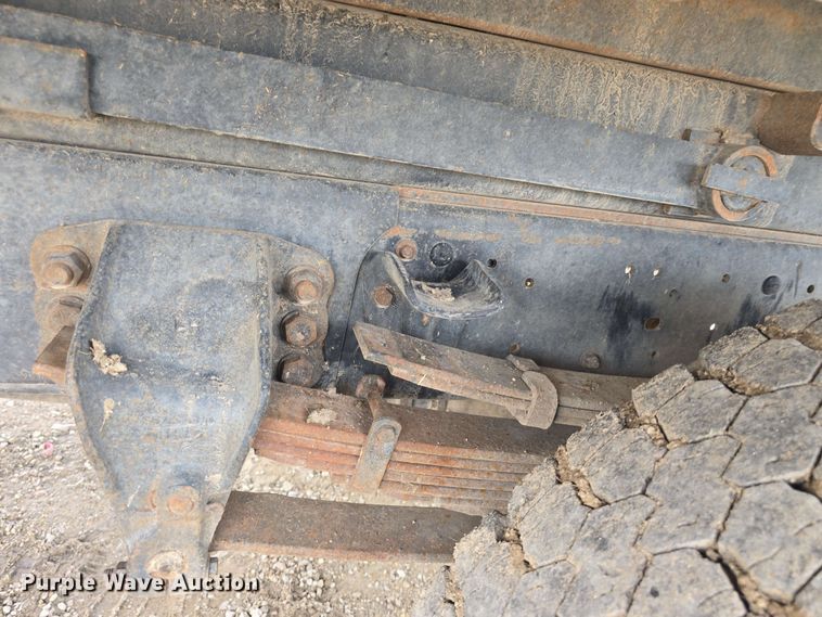 image for item DO7924 1998 Ford F700 dump truck