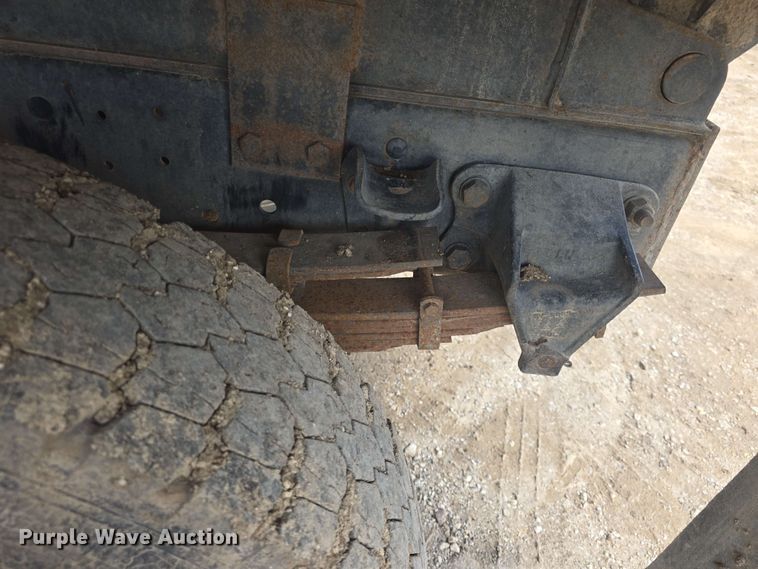 image for item DO7924 1998 Ford F700 dump truck