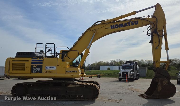 image for item DP6352 2017 Komatsu PC360LC-11 excavator