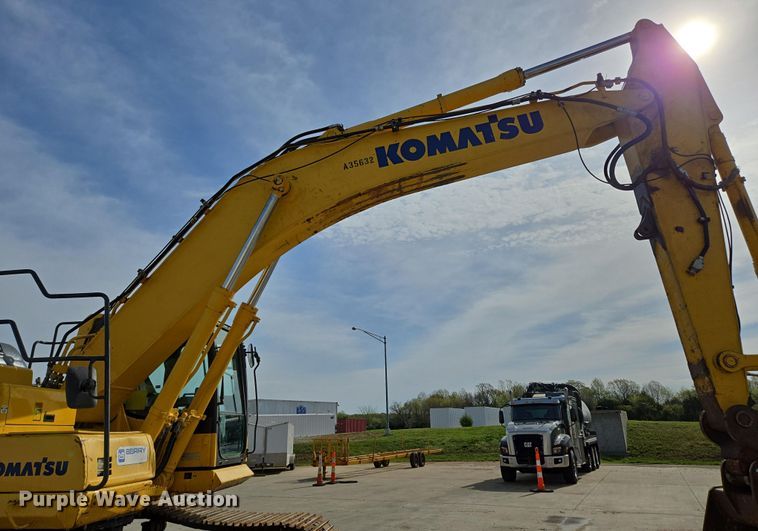 image for item DP6352 2017 Komatsu PC360LC-11 excavator