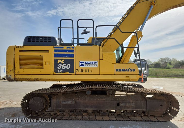 image for item DP6352 2017 Komatsu PC360LC-11 excavator