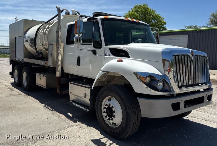 image for item DQ6670 2016 International 7400 sewer rodder truck