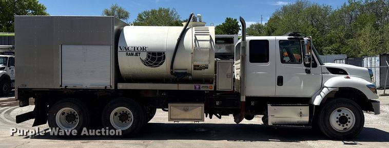 image for item DQ6670 2016 International 7400 sewer rodder truck