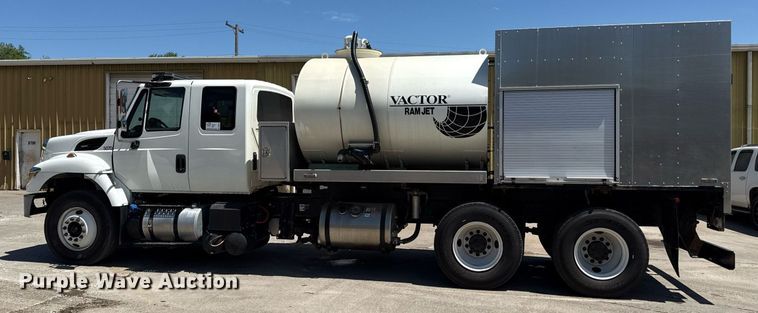 image for item DQ6670 2016 International 7400 sewer rodder truck