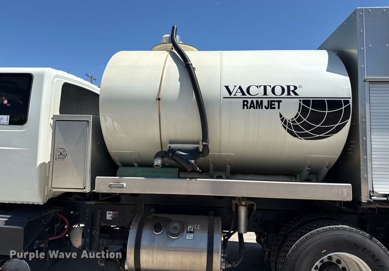 image for item DQ6670 2016 International 7400 sewer rodder truck