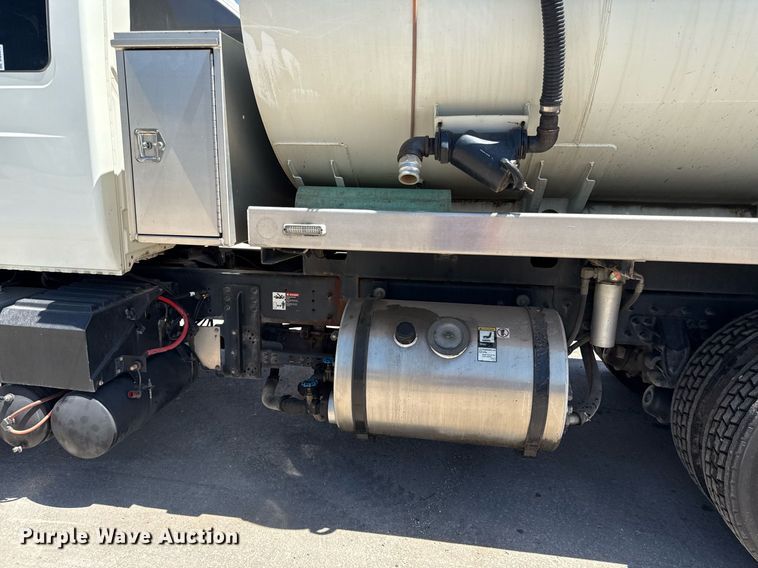 image for item DQ6670 2016 International 7400 sewer rodder truck