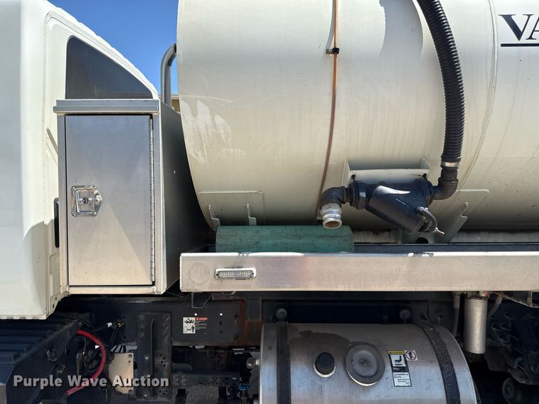 image for item DQ6670 2016 International 7400 sewer rodder truck