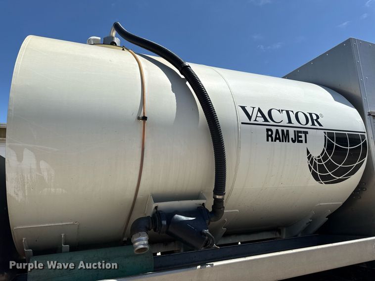 image for item DQ6670 2016 International 7400 sewer rodder truck