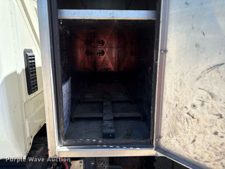 image for item DQ6670 2016 International 7400 sewer rodder truck