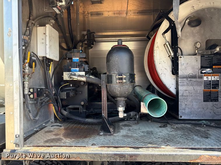 image for item DQ6670 2016 International 7400 sewer rodder truck