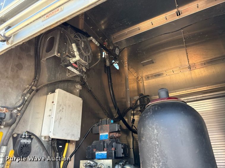 image for item DQ6670 2016 International 7400 sewer rodder truck