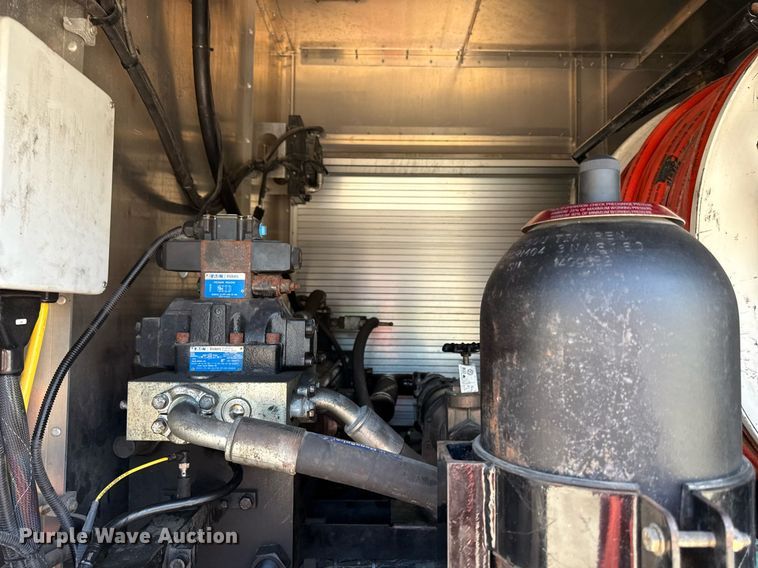 image for item DQ6670 2016 International 7400 sewer rodder truck