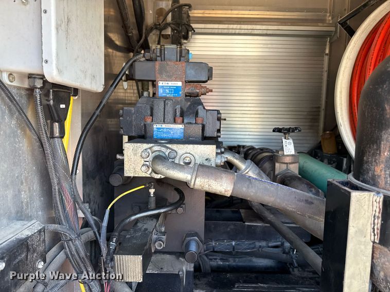 image for item DQ6670 2016 International 7400 sewer rodder truck