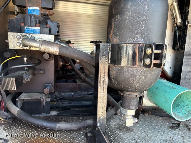 image for item DQ6670 2016 International 7400 sewer rodder truck