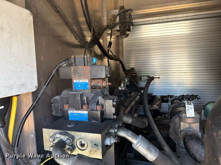 image for item DQ6670 2016 International 7400 sewer rodder truck