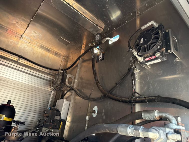 image for item DQ6670 2016 International 7400 sewer rodder truck