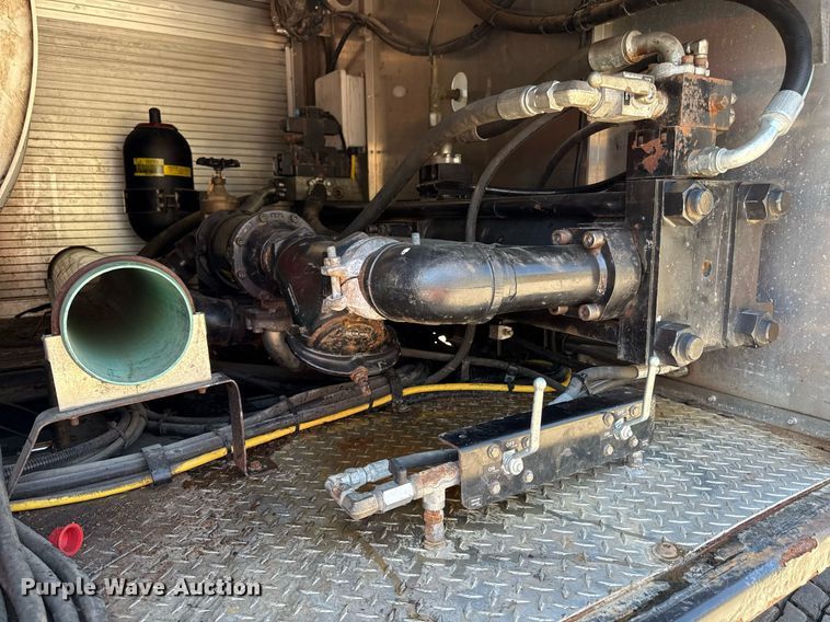 image for item DQ6670 2016 International 7400 sewer rodder truck