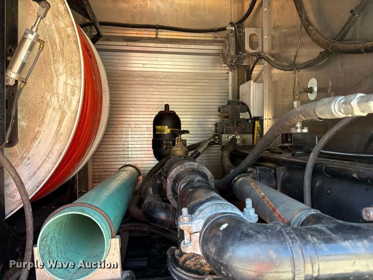 image for item DQ6670 2016 International 7400 sewer rodder truck