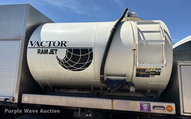 image for item DQ6670 2016 International 7400 sewer rodder truck