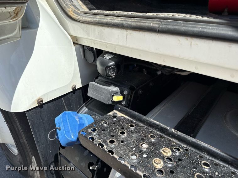 image for item DQ6670 2016 International 7400 sewer rodder truck