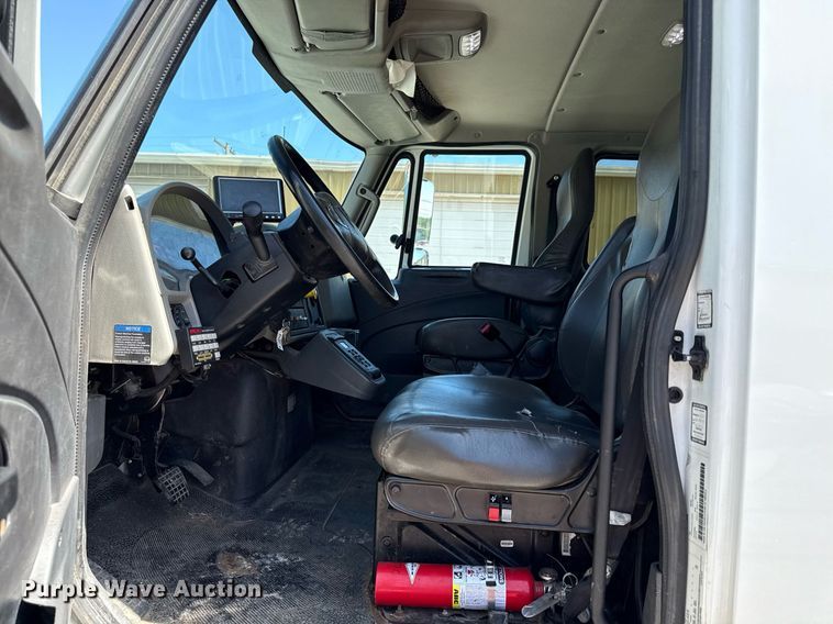 image for item DQ6670 2016 International 7400 sewer rodder truck