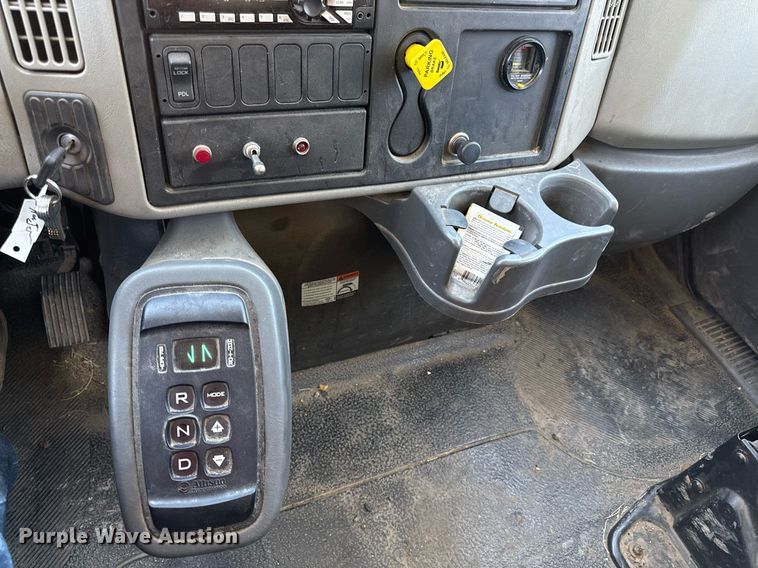 image for item DQ6670 2016 International 7400 sewer rodder truck