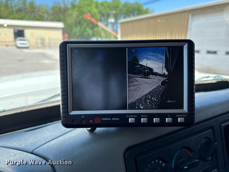 image for item DQ6670 2016 International 7400 sewer rodder truck