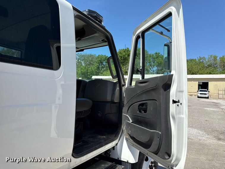 image for item DQ6670 2016 International 7400 sewer rodder truck