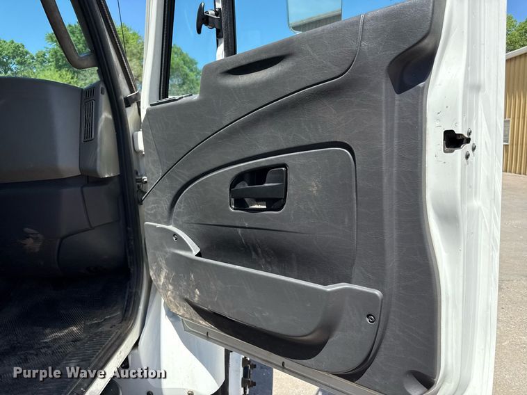 image for item DQ6670 2016 International 7400 sewer rodder truck