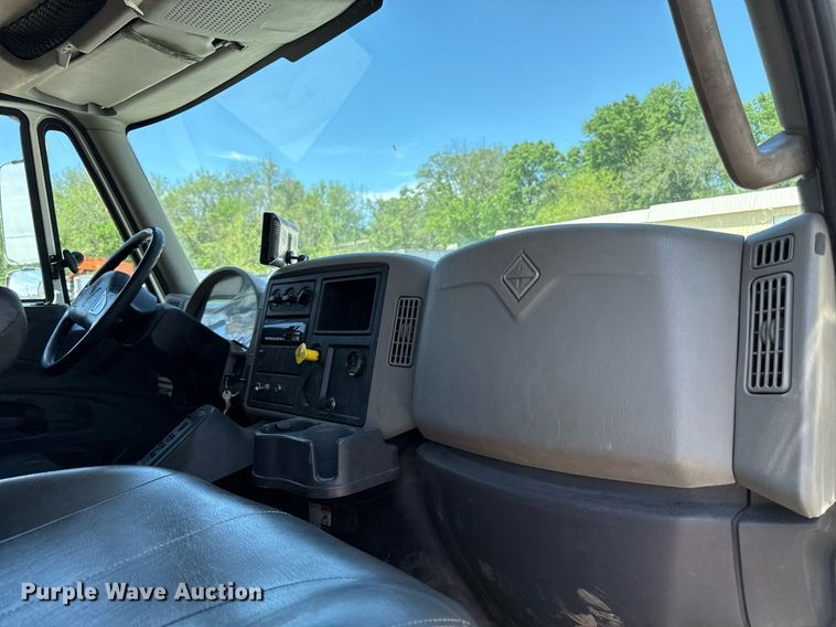 image for item DQ6670 2016 International 7400 sewer rodder truck