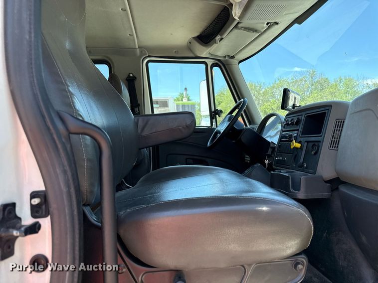 image for item DQ6670 2016 International 7400 sewer rodder truck