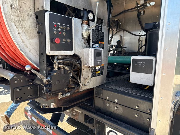 image for item DQ6670 2016 International 7400 sewer rodder truck