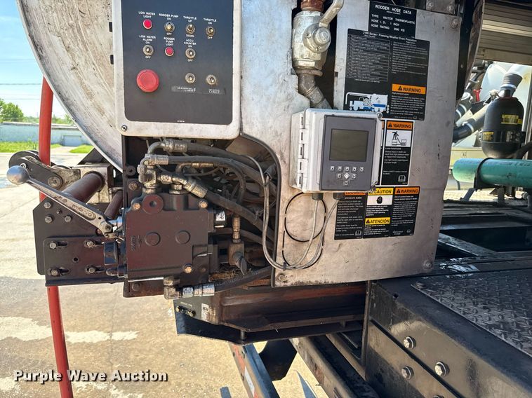 image for item DQ6670 2016 International 7400 sewer rodder truck