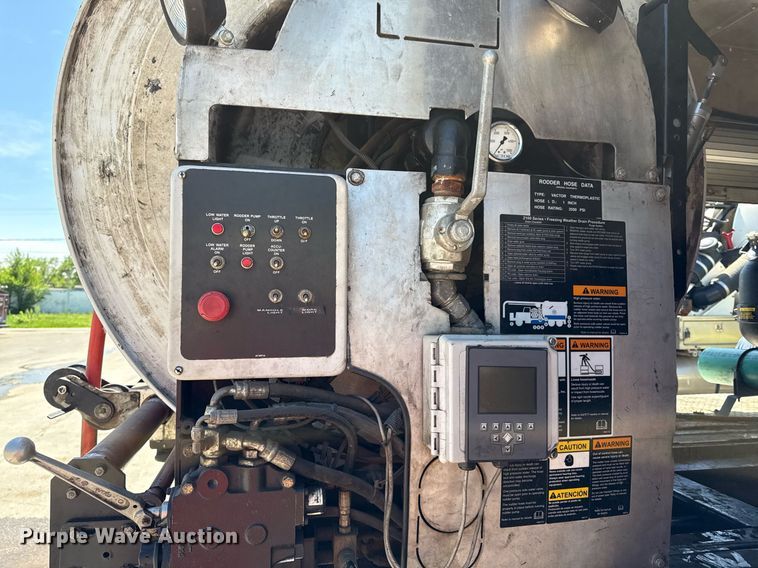 image for item DQ6670 2016 International 7400 sewer rodder truck